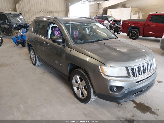 Salvage Jeep Compass Image