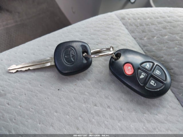 Toyota Sienna Le V6 8 Passenger