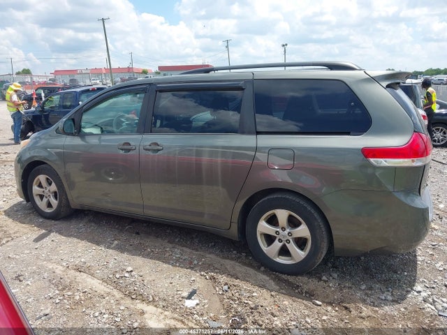 Toyota Sienna Le V6 8 Passenger