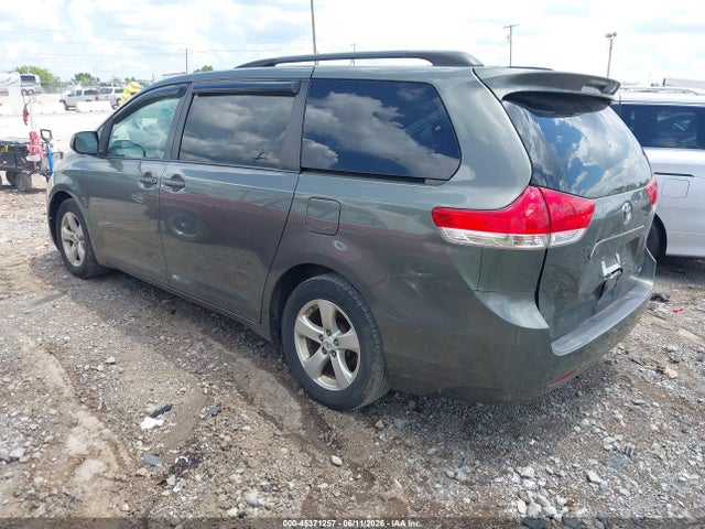 Toyota Sienna Le V6 8 Passenger