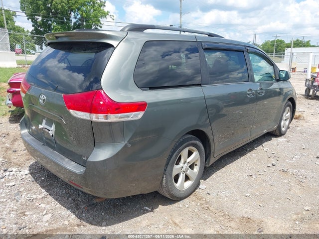 Toyota Sienna Le V6 8 Passenger