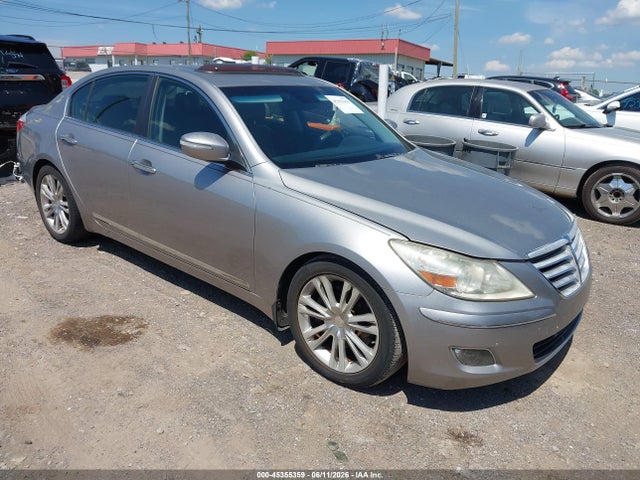 Salvage Hyundai Genesis Image
