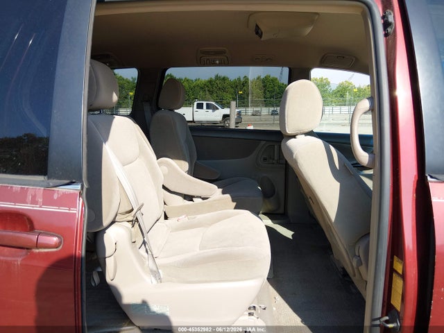 Toyota Sienna Le