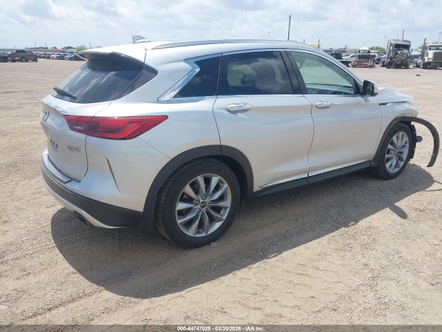 INFINITI Qx Essential