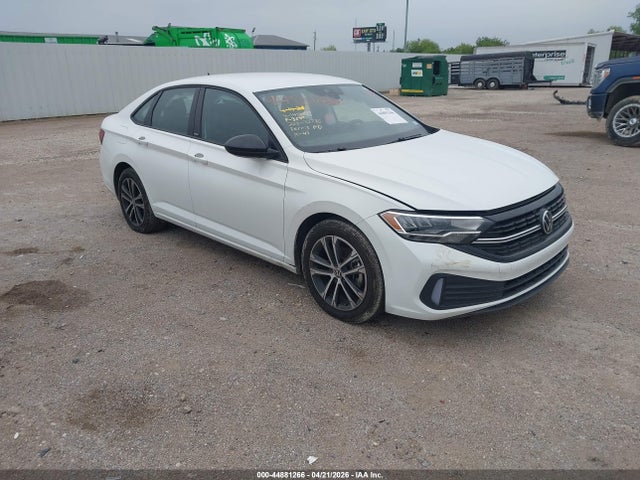 Salvage Volkswagen Jetta Image