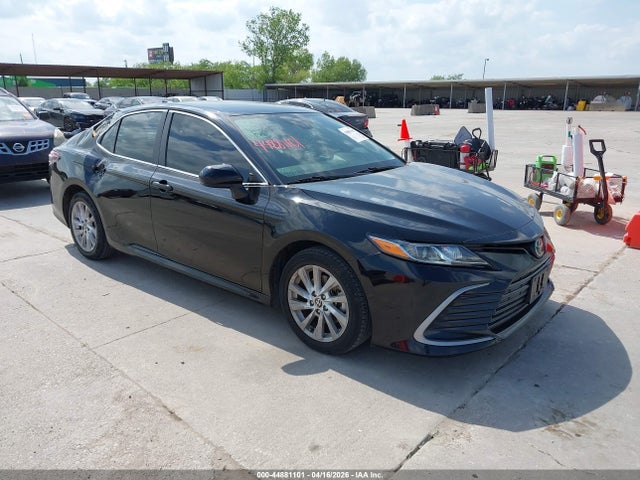 Salvage Toyota Camry Image