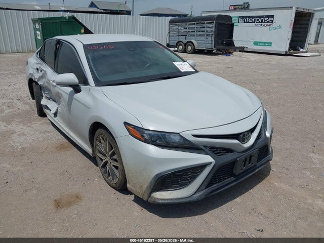 Salvage Toyota Camry Image