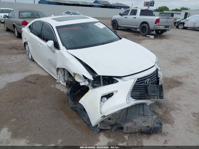 Salvage Lexus Es Image