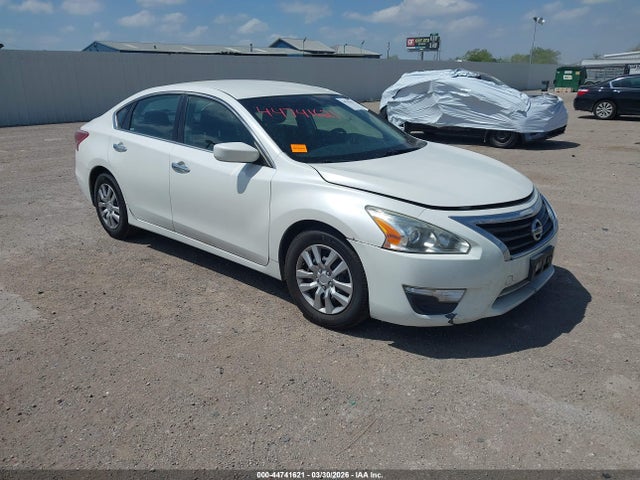Salvage Nissan Altima Image