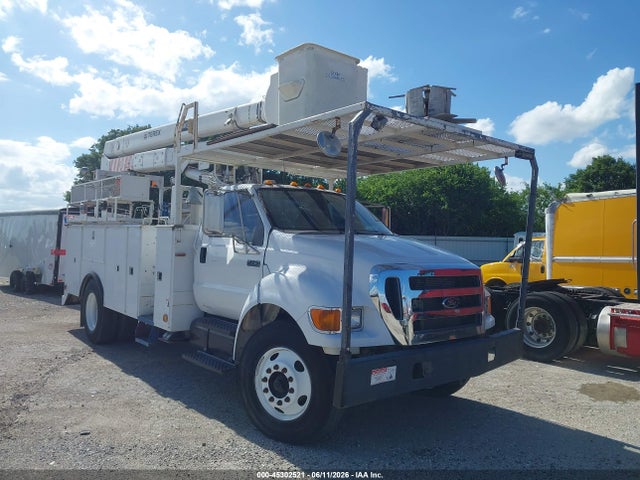 Salvage Ford F-750 Image