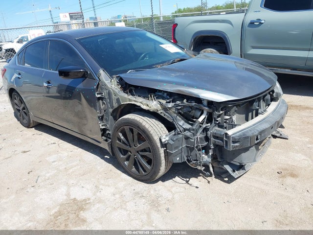 Salvage Nissan Altima Image