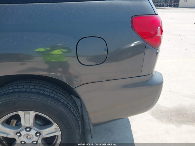 Toyota Sequoia Sr5 5.7l V8
