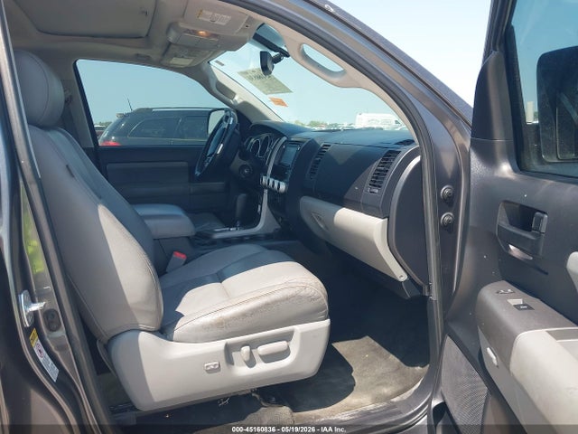 Toyota Sequoia Sr5 5.7l V8