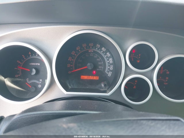 Toyota Sequoia Sr5 5.7l V8