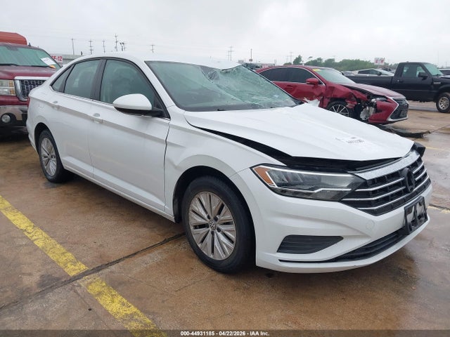 Salvage Volkswagen Jetta Image