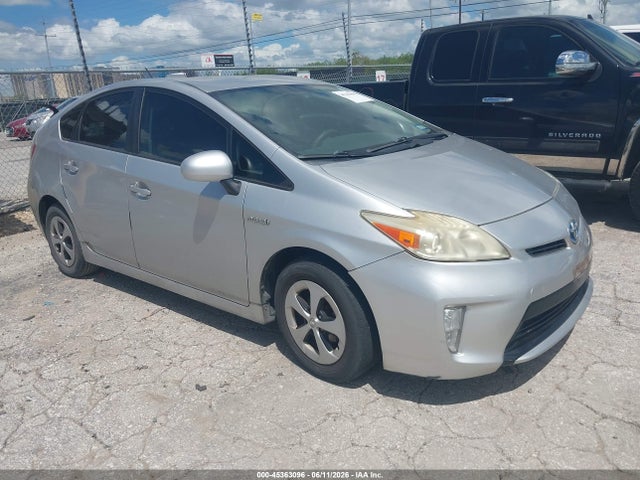 Salvage Toyota Prius Image