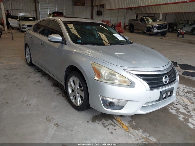Salvage Nissan Altima Image