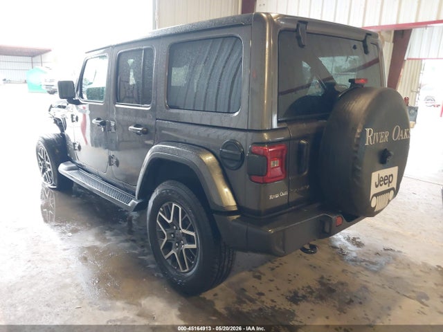Jeep Wrangler 4-door Sahara 4x4