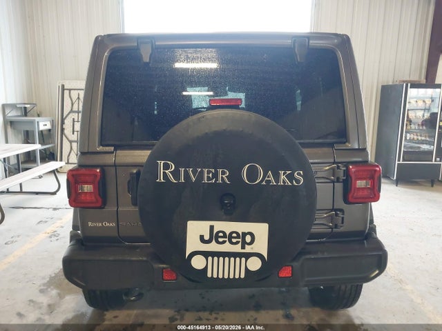 Jeep Wrangler 4-door Sahara 4x4
