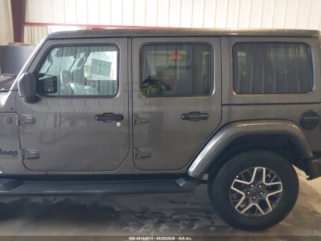 Jeep Wrangler 4-door Sahara 4x4