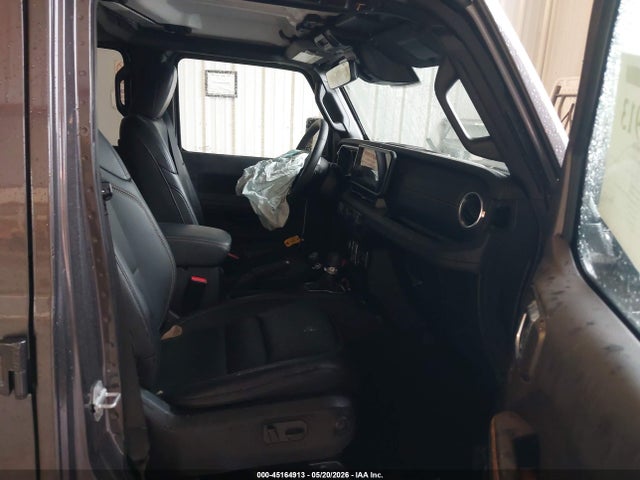 Jeep Wrangler 4-door Sahara 4x4