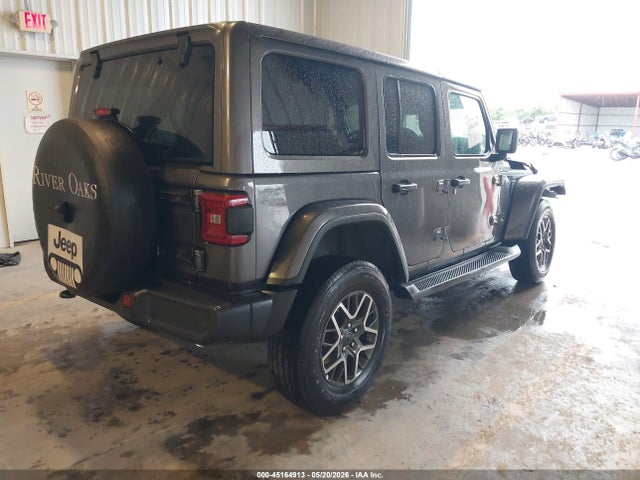 Jeep Wrangler 4-door Sahara 4x4