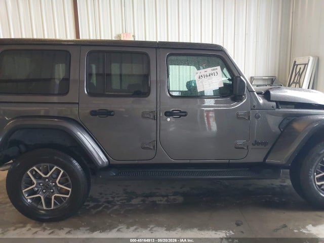 Jeep Wrangler 4-door Sahara 4x4