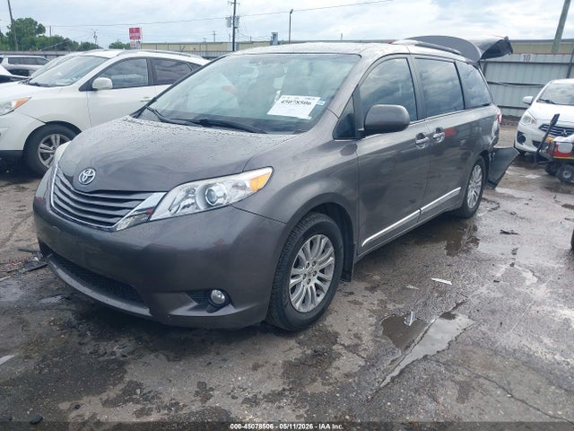 Toyota Sienna Xle Premium 8 Passenger