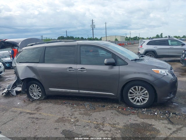 Toyota Sienna Xle Premium 8 Passenger