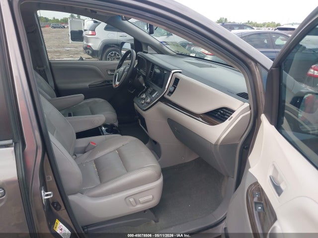 Toyota Sienna Xle Premium 8 Passenger