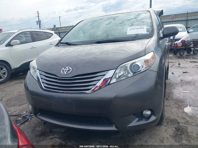 Toyota Sienna Xle Premium 8 Passenger