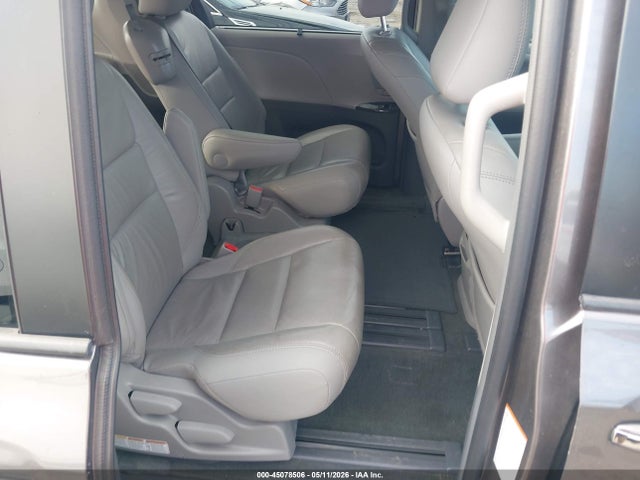 Toyota Sienna Xle Premium 8 Passenger