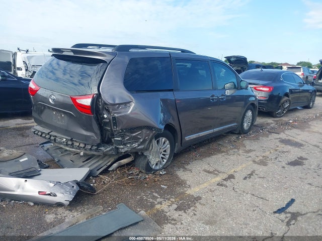 Toyota Sienna Xle Premium 8 Passenger