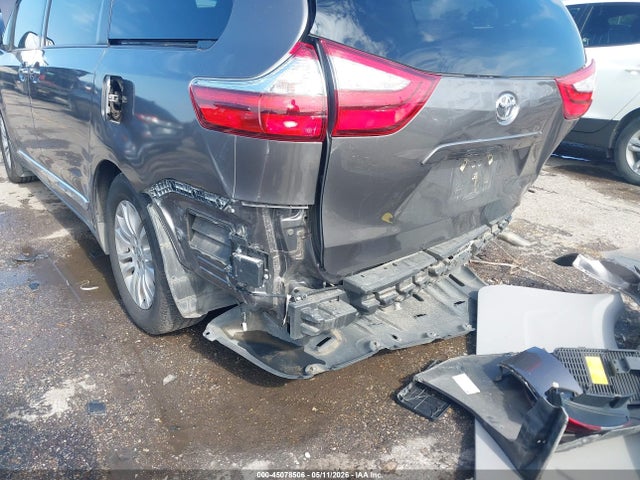 Toyota Sienna Xle Premium 8 Passenger