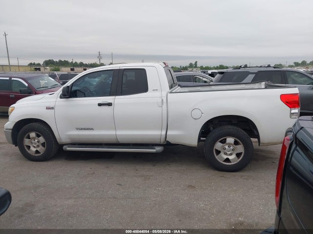 Toyota Tundra Sr5 V8