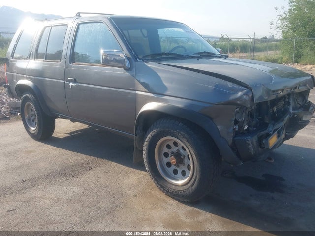 Salvage Nissan Pathfinder Image