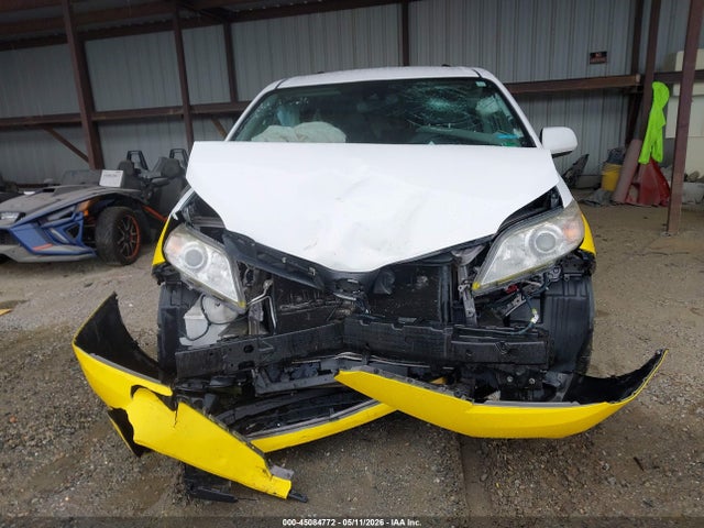 Toyota Sienna Le 8 Passenger