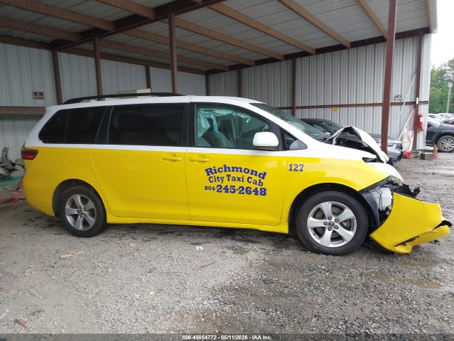 Toyota Sienna Le 8 Passenger