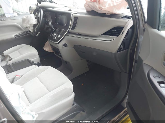 Toyota Sienna Le 8 Passenger