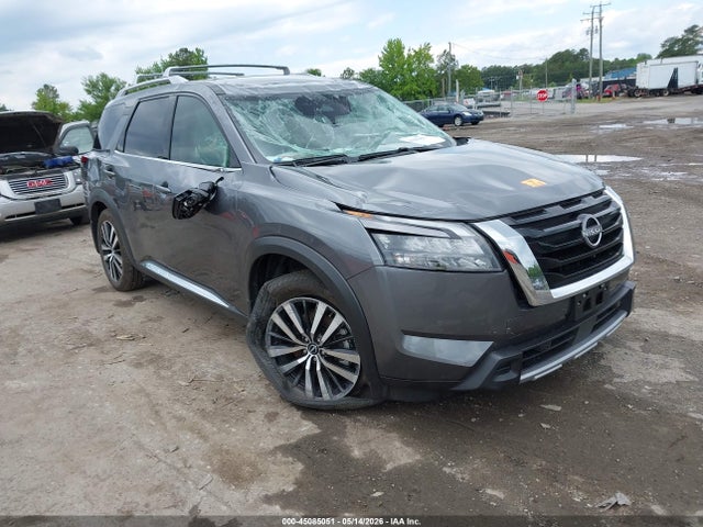 Salvage Nissan Pathfinder Image