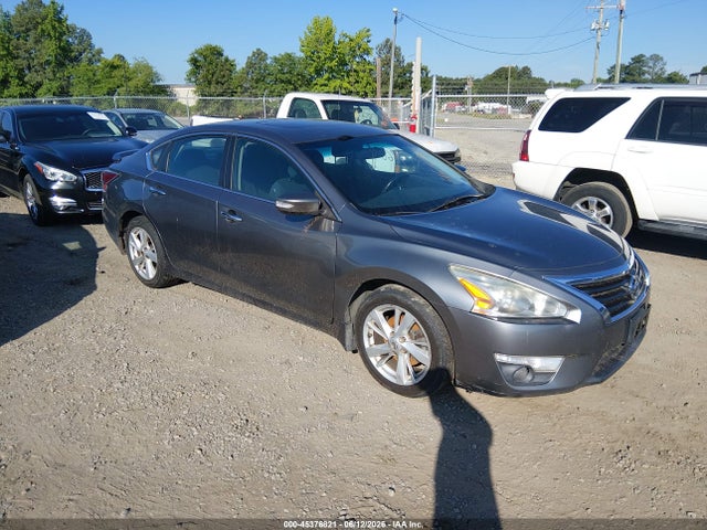 Salvage Nissan Altima Image