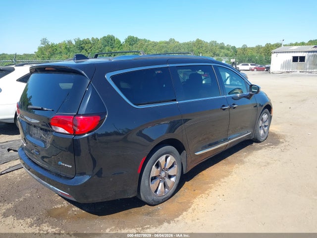 Chrysler Pacifica Limited