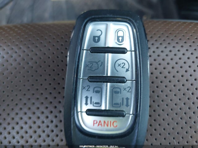 Chrysler Pacifica Limited
