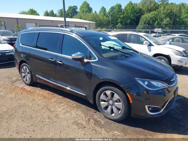 Salvage Chrysler Pacifica Image