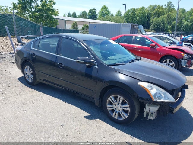 Salvage Nissan Altima Image
