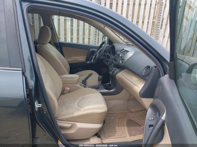 Toyota RAV4 Base V6