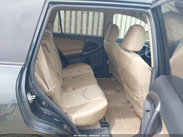 Toyota RAV4 Base V6