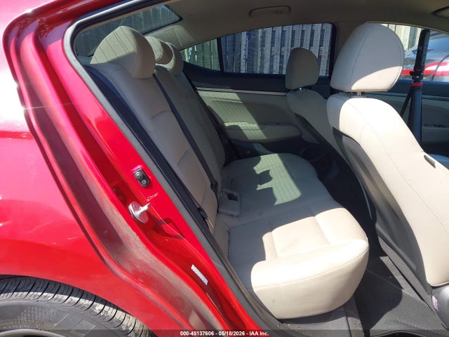 Hyundai ELANTRA Sel