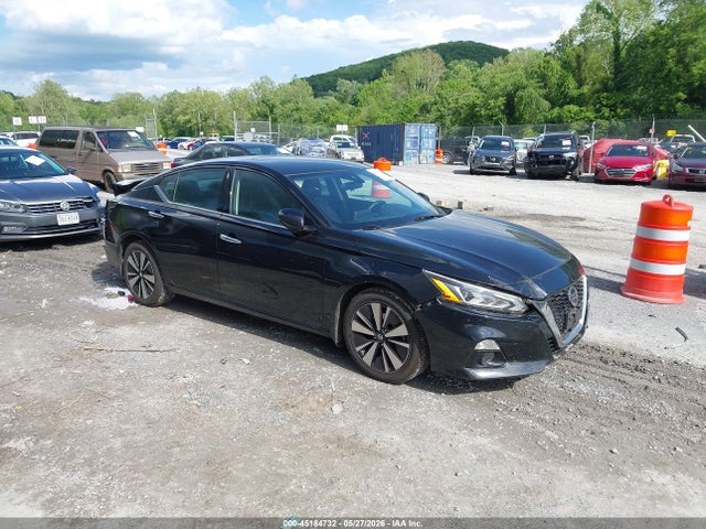 Salvage Nissan Altima Image
