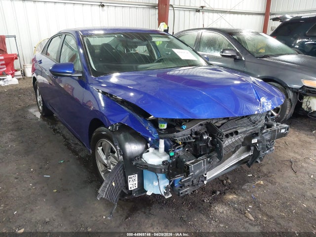 Salvage Hyundai ELANTRA Image